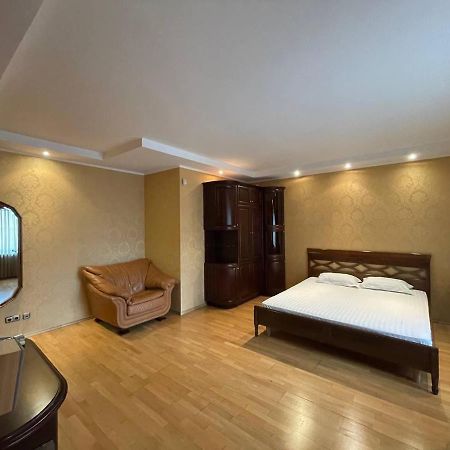 One Bedroom Kreschatik Str 4 Kiev Extérieur photo
