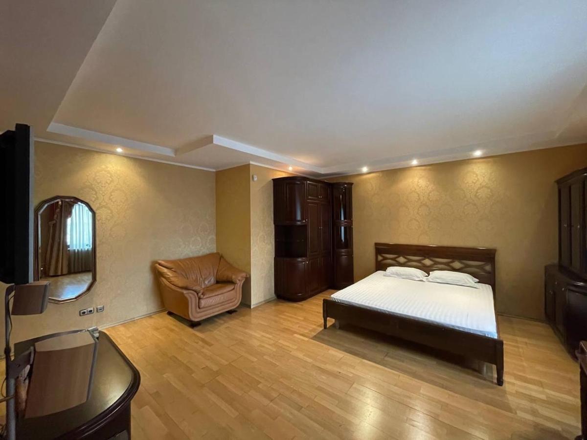 One Bedroom Kreschatik Str 4 Kiev Extérieur photo