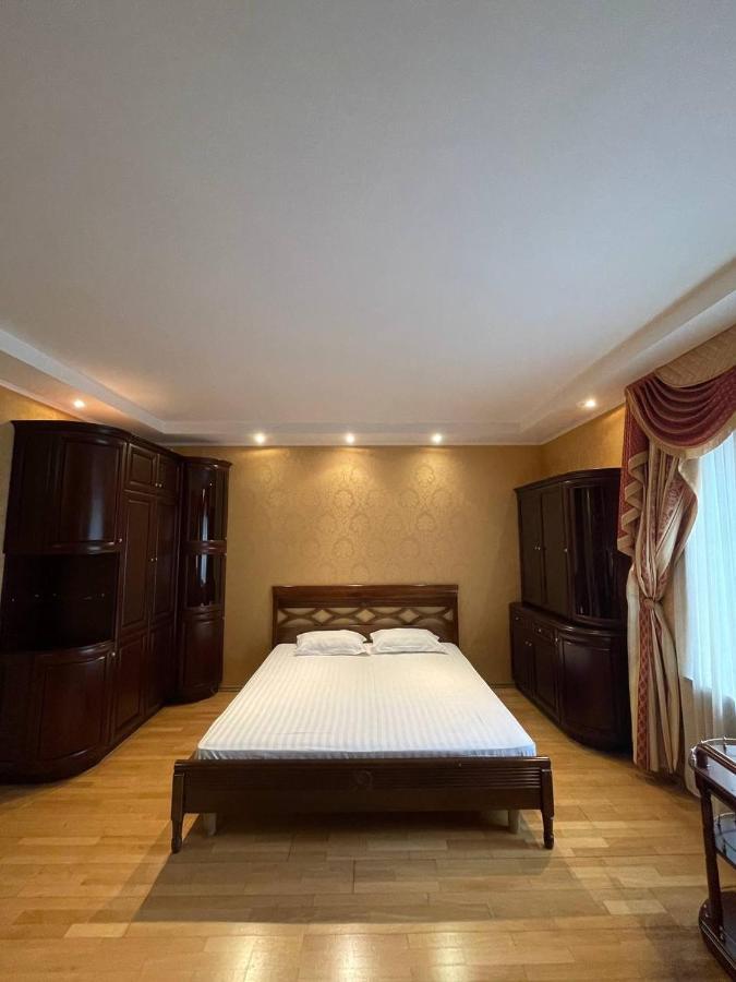 One Bedroom Kreschatik Str 4 Kiev Extérieur photo