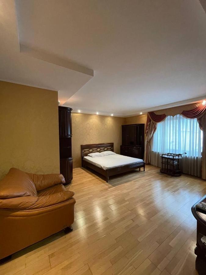 One Bedroom Kreschatik Str 4 Kiev Extérieur photo